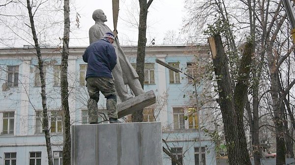 В липецком военном городке установили памятник В.И. Ленину