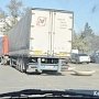 Очередь грузовых машин в Керченском порту растет