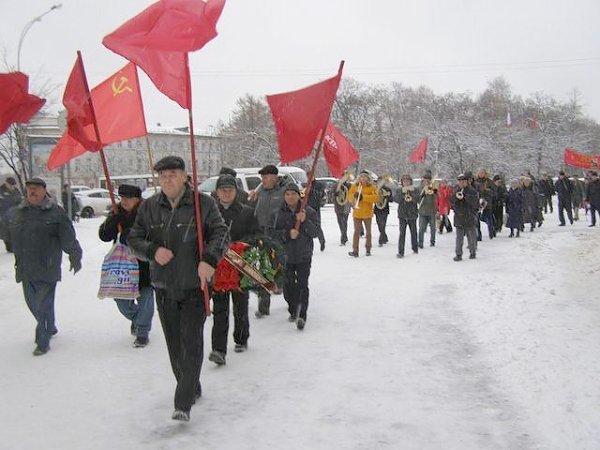 Власть и собственность народу! Торжественное шествие и митинг в Вологде