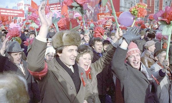 «Красный день календаря». О том как праздновали 7 ноября в СССР
