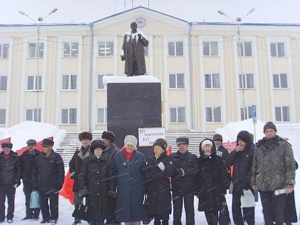 Республика Саха (Якутия). Репортаж о митинге 7 ноября 2014 года на площади Ленина г.Алдан