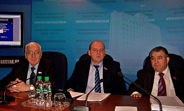 В Госсовете Татарстана прошла пресс-конференция фракции КПРФ по проблемам дошкольного и школьного образования