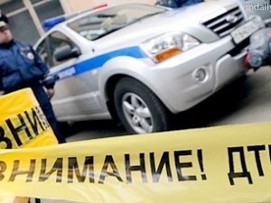 Мотоцикл влетел в грузовик в Крыму: трое погибших