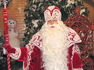 Дед Мороз готовится к поездке в Крым