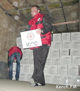 Красный Крест продолжает помогать беженцам в Керчи