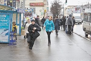 На улице в Севастополе прохожие поймали грабителя