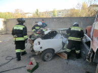В Севастопольской пожарной части No3 прошли соревнования по ликвидации последствий дорожно-транспортного происшествия