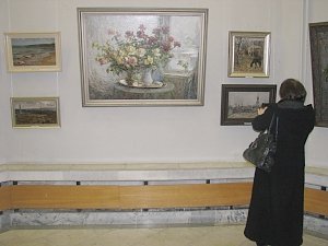 В Столице Крыма открыли выставку к юбилею крымского художника