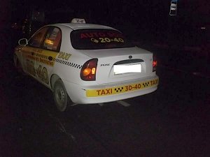 На востоке Крыма в столкновении такси и полицейской машины погиб таксист