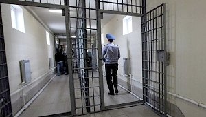 Надзиратель изолятора в Столице Крыма получил условный срок за наркотики для арестанта
