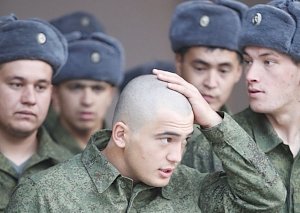 Военкомат объявил в Крыму о десятках тысяч желающих пойти в армию