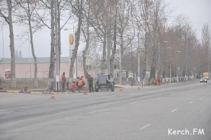 В Керчи на улице Генерала Петрова устанавливают ограждения