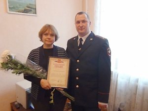 Мам отличившихся полицейских Симферопольского районапоздравили с праздником