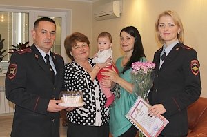 ГИБДД Крыма поздравили матерей сотрудников с праздником