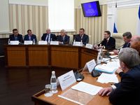 Сергей Аксёнов провел встречу с депутатами Госдумы России и крымскими юристами