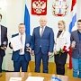 Виктор Назаров вручил премии молодым деятелям науки