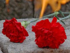 В Столице Крыма состоялась торжественная церемония возложения венков и цветов к Вечному огню, приуроченная ко Дню Неизвестного солдата