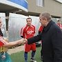 Руководство Крымского республиканского отделения КПРФ вручило форму футбольной команде «Русь»