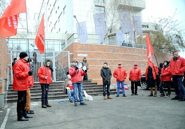 Пикет комсомольцев в Киеве: "Украинцы не будут рабами Европы!"