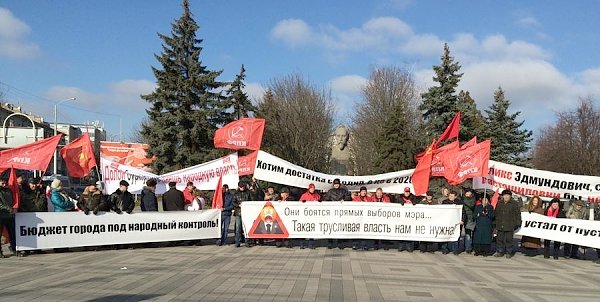 "Они боятся прямых выборов мэра... Такая трусливая власть нам не нужна!" В Краснодаре прошёл массовый пикет против урезания гражданских и социально-экономических прав