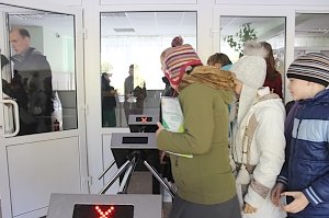 Треть родителей учеников в Керчи одобрила установку турникетов в школах