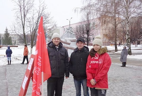 Республика Чувашия. Митинг в Новочебоксарске: коммунисты – в поддержку детских садов.