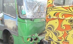 В Столице Крыма в столкновении двух автобусов пострадали пятеро пассажиров