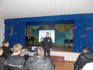 В Первомайском районе полицейские провели в учебных заведениях День правовых знаний
