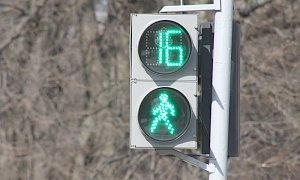 На четырех перекрестках в Евпатории сменили режим работы светофоров