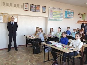 Сотрудники полиции Симферополя проводят для школьников шок-уроки «Вся правда о наркотиках»