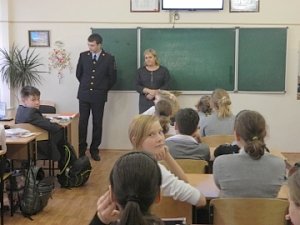 Сотрудники симферопольской полиции провели для учащихся лекции по противодействию идеологии терроризма