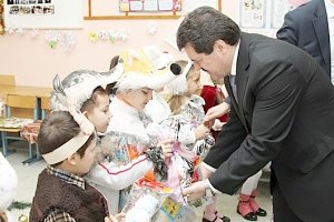 Ремзи Ильясов поздравил детей с наступающим Новым годом