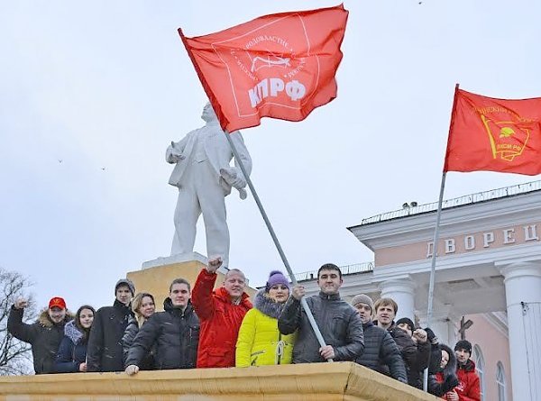 «Защитим Знамя Победы!» Комсомольцы и молодые коммунисты Ивановской области провели автопробег