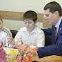 Зампредседателя Тульской областной думы Алексей Лебедев привез новогодние подарки в детскую больницу