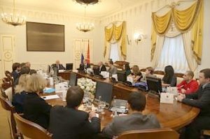 Губернатор Санкт-Петербурга встретился с участниками молодёжных форумов
