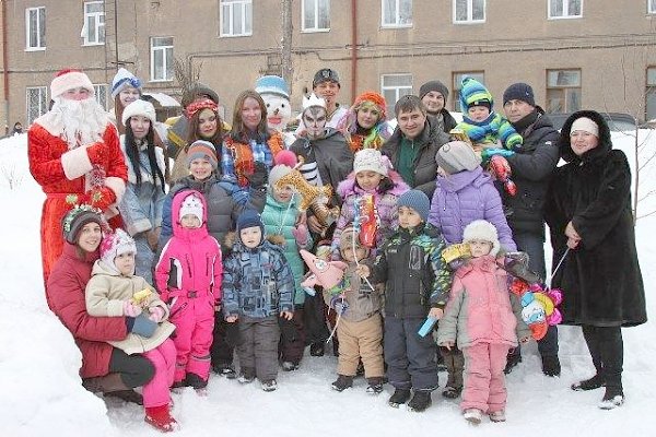 Новосибирские коммунисты и комсомольцы организовали новогодний праздник для детей