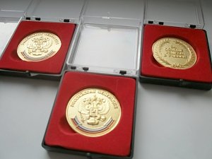 Керченским выпускникам 2014 года доставили золотые медали