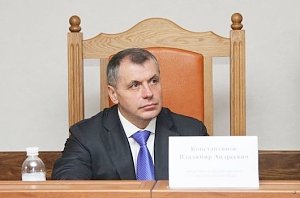 Владимир Константинов поздравил арбитражных судей Севастополя с назначением на должности