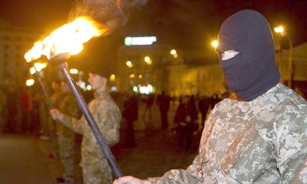 «Ночь длинных ножей»: украинский сценарий. Порошенко должен решить, как быть с «Правым сектором», отказавшимся подчиняться украинскому минобороны