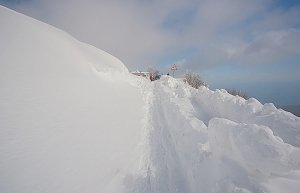 На Ай-Петри на дорогу сошла снежная лавина