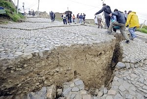 В Ореанде возле автобусной остановки сошел оползень