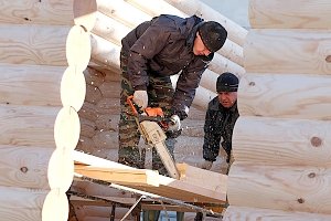 В Севастополе собрали деревянную церковь