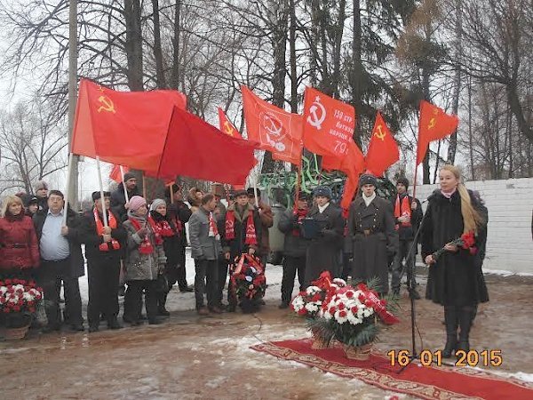 Псковская область. Коммунисты города Великие Луки участвовали в праздновании 72-й годовщины освобождения города от немецко-фашистских захватчиков