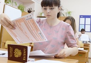 Минобразования Крыма опровергло допуск к ЕГЭ только учеников с российскими паспортами