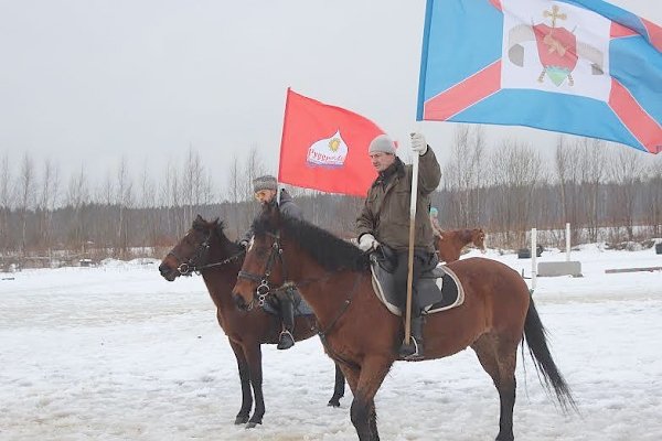 Казачество и «Русский Лад» организовали в пригороде Санкт-Петербурга школу верховой езды