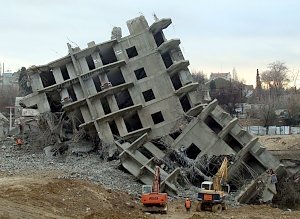 Взорванный в Севастополе высотный дом пообещали разобрать до конца года