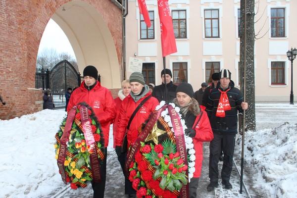Новгородские коммунисты почтили память павших воинов-освободителей