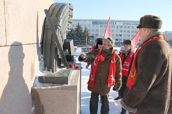 Республика Марий Эл. Коммунисты и комсомольцы города Йошкар-Олы почтили память вождя мировой революции