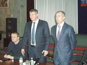 В Керчи Михаил Шеремет и Анатолий Цуркин представили нового руководителя портов