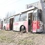 В Севастополе при столкновении троллейбуса со столбом пострадали три пассажира